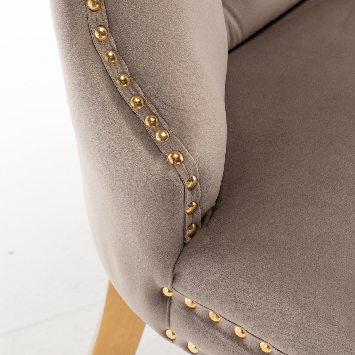Lot de 2 chaises POIGNEE Clouté en velours pied Gold #couleur_moka