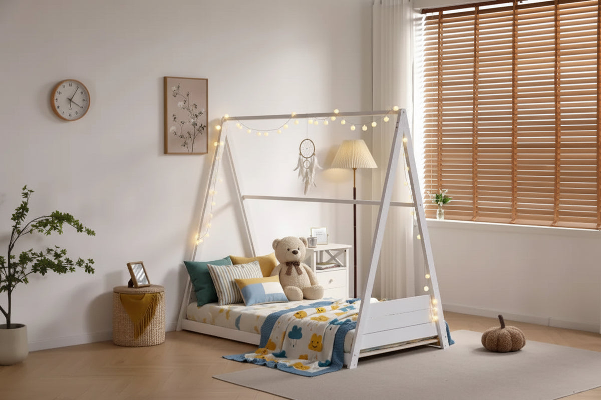 Lit cabane Montessori enfant 90x190 cm pin massif sommier inclus TIPI – Blanc
