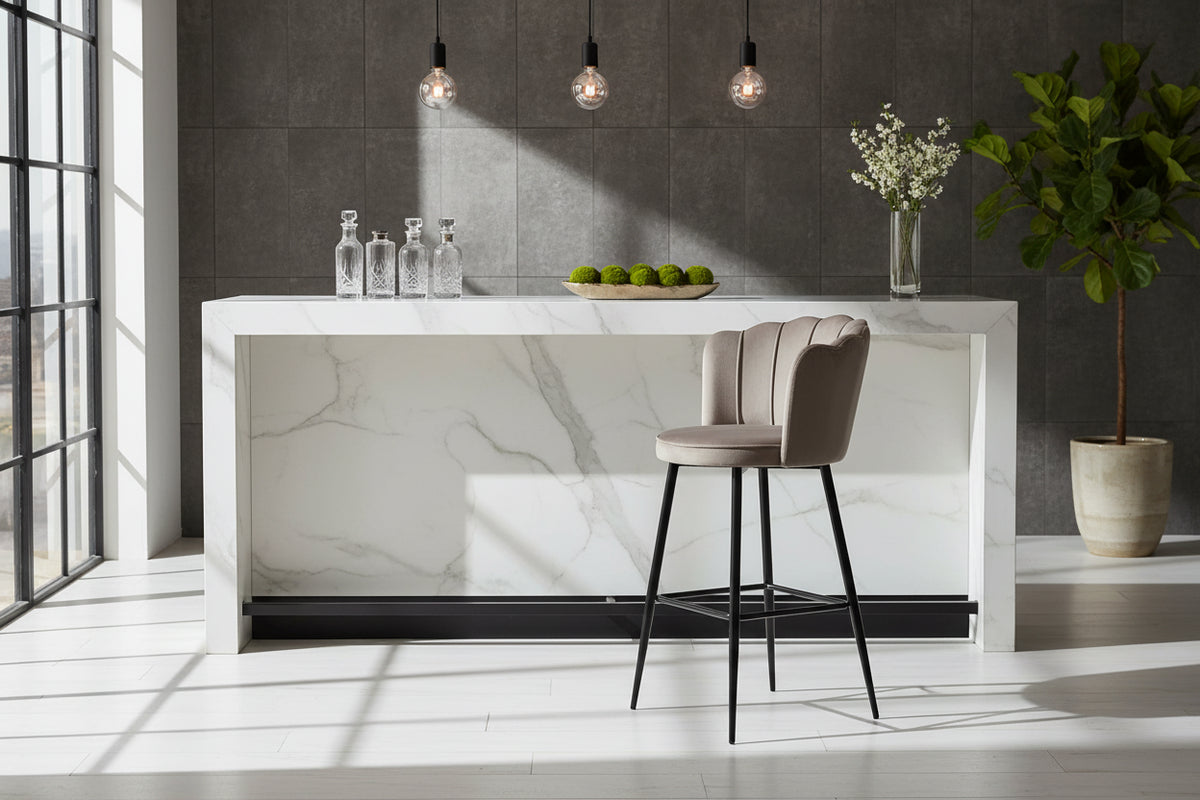 Lot 2 Tabourets de Bar Nymphea Velours Moka Réglables Pieds Métal Noir Hauteur Assise 69cm