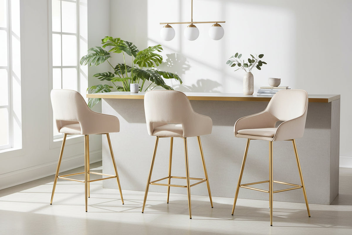 Lot 2 Tabourets de Bar Athena Velours Beige Pieds Gold 47x41x104cm
