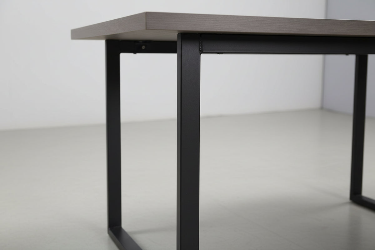 Table à manger bois gris 160x90 cm 4-6 couverts pied métal – BELGRADE