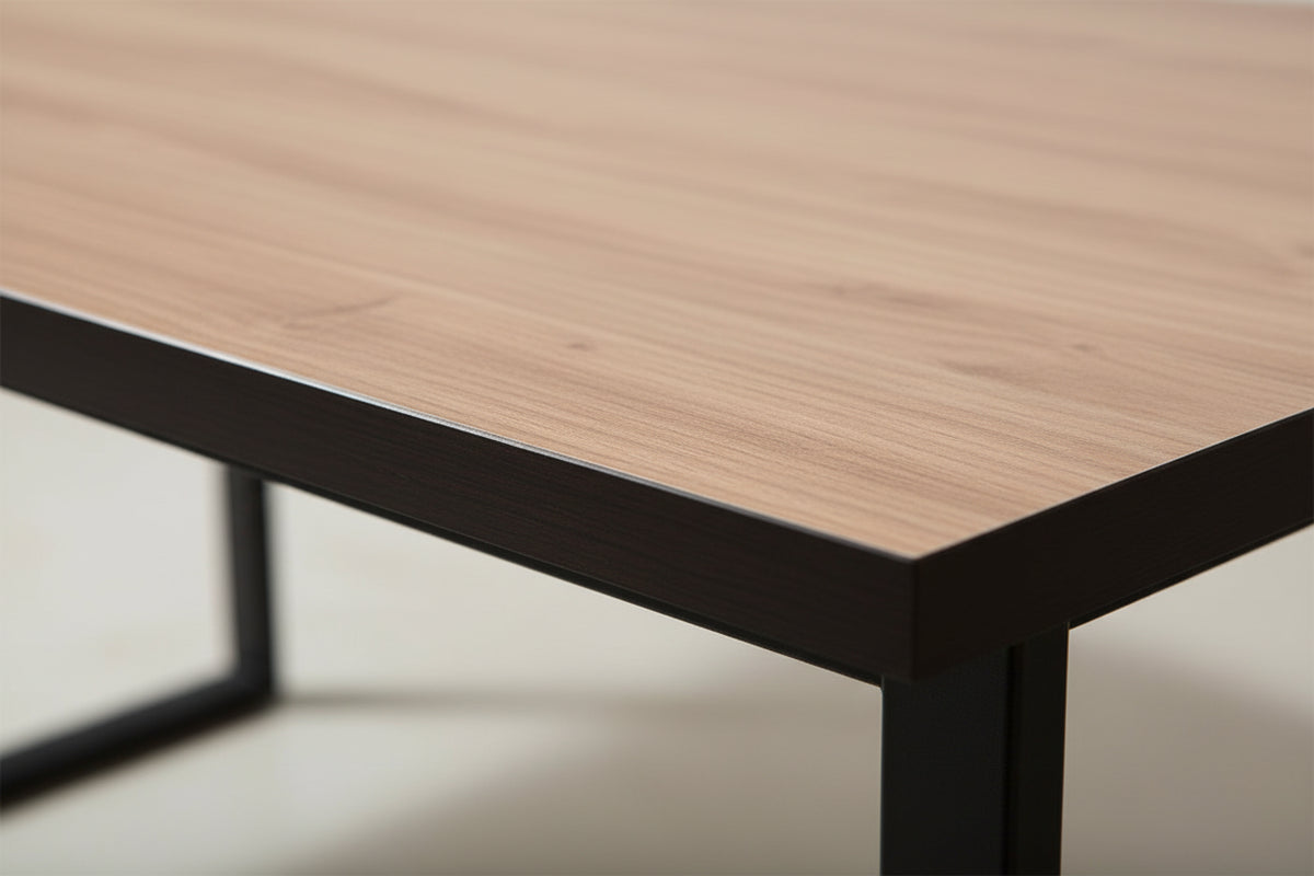 Table à manger bois beige 160x90 cm 4-6 couverts pied métal noir – BELGRADE