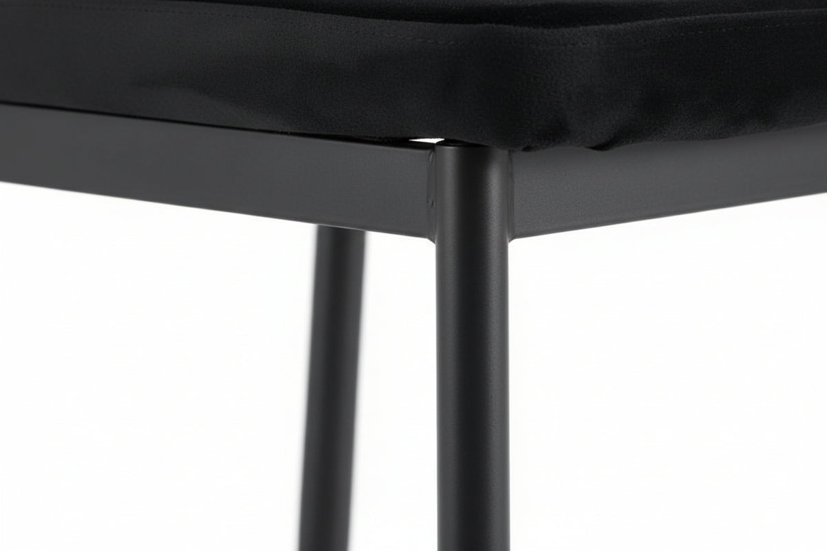 Lot 4 Chaises Salle à Manger Pony Velours Noir Pieds Métal Noir 57x42x95cm